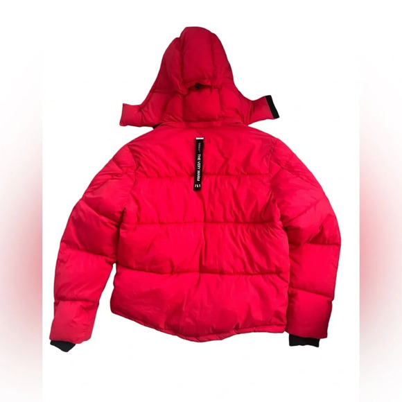 The Very Warm hooded red puffer in excellent like-new condition size medium - Picture 5 of 7